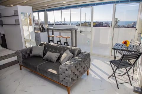 Basic Studio Suite | In-room safe, blackout drapes, iron/ironing board, free WiFi