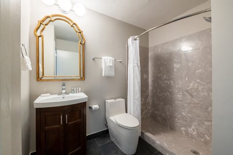 Suite, 2 Bedrooms, Non Smoking | Bathroom | Shower, free toiletries, hair dryer, towels