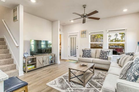 Cozy 2 couch living space 1/ flat screen TV