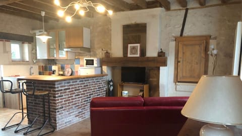 rez-de-chaussée, séjour et cuisine (au fond)