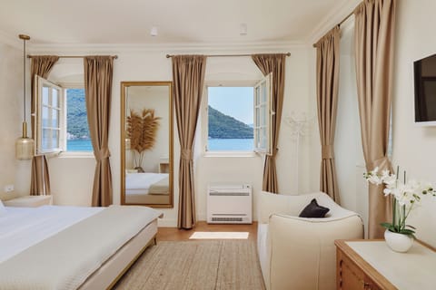 Deluxe Room with Sea View | Free WiFi, bed sheets, wheelchair access