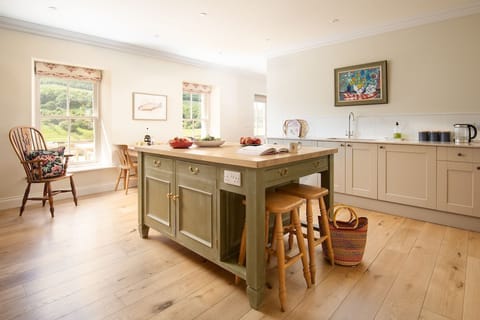 Housedon Haugh - the sunny and bright country kitchen
