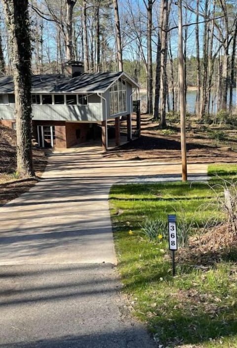 Level driveway with tons of free parking 