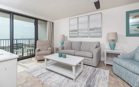 Island Winds West 2723 Gulf Shores, Alabama, beach front, 4 bedroom condominium