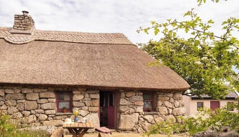 'An Sceach Gheal' Historical Thatched Cottage