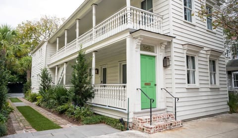 Welcome to The Swan House, a charming Charleston retreat offering comfort, privacy, and peaceful outdoor living!