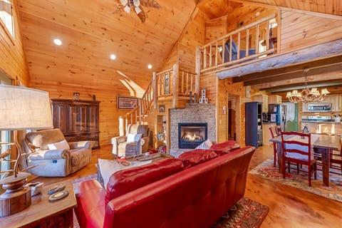 Giant vaulted ceiling on main level