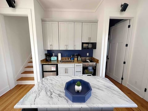 From morning coffee to evening meals, this kitchen has everything you need to feel at home.