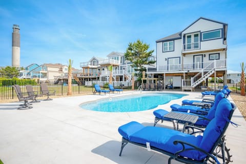 Exterior - Back / Pool Area