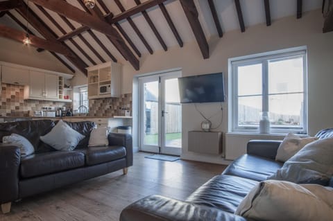 The Old Stables - 3 Bedroom Cottage - Angle (13097)