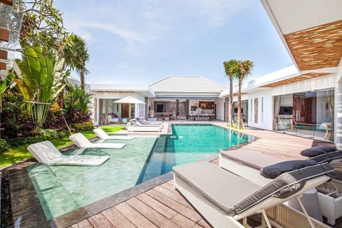 Luxury Villa with Holiday Vibes