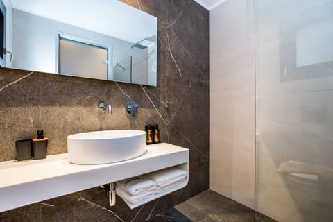 Free toiletries, hair dryer, bathrobes, towels