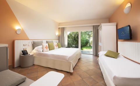 Pool Plus | 1 bedroom, minibar, in-room safe, blackout drapes