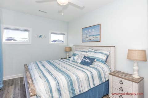 Top Floor Back Bedroom with King Bed