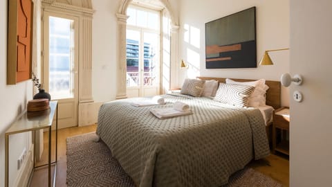 The bedrooms are coupled with a small chamber where you can store luggage so that it does not
stand around.