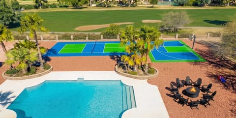 [Amenities] Heated pool, pickleball and basketball courts