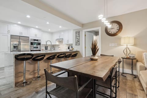 stjamesplace-333-6087_53798417783_o