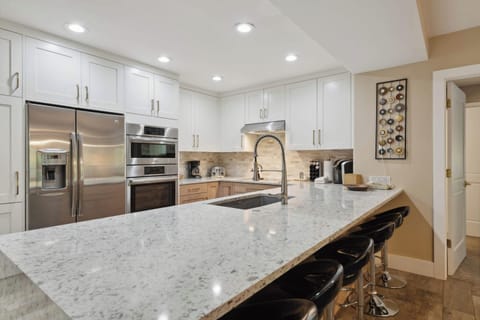 stjamesplace-333-6112_53798190076_o