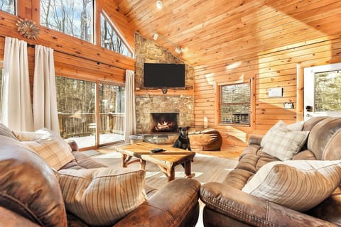 Enjoy the best of Deep Creek Lake in our great room with your furry friend and 75 inch smart TV.