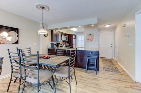 Ocean Dunes 2124C Bella Vista-Eating Area