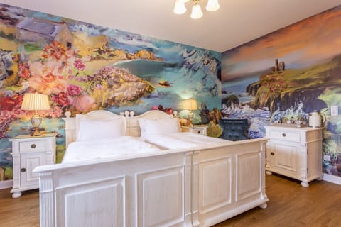 Cornish Room | Egyptian cotton sheets, premium bedding, in-room safe