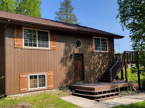 Cute house right on the Pine River