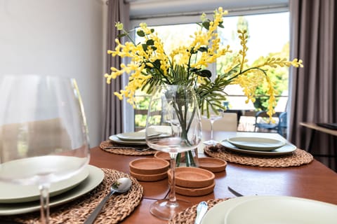 Basic Room | In-room dining