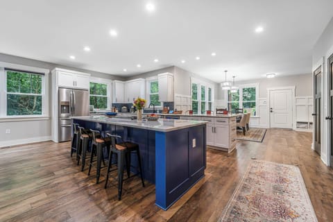 Large kitchen island with bar seating for 4.