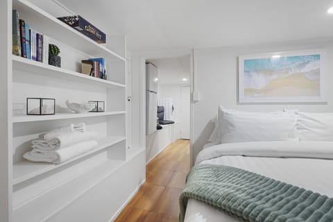 Apartment | 1 bedroom, laptop workspace, iron/ironing board, free WiFi