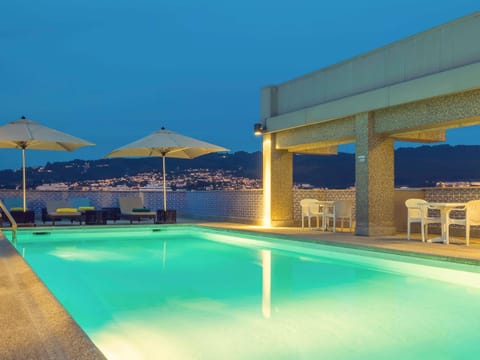Seasonal outdoor pool, pool umbrellas, sun loungers