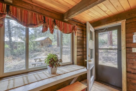 Eat in itchen breakfast bar for those warm cups of coffee