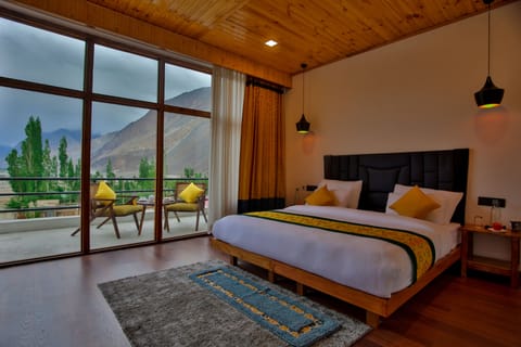 Premier Room | Premium bedding, WiFi (free), bed sheets