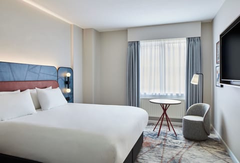 Executive King Room | Hypo-allergenic bedding, desk, laptop workspace, iron/ironing board