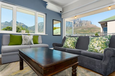 Executive Apartment | Living area | 55-inch flat-screen TV with cable channels, TV, Netflix