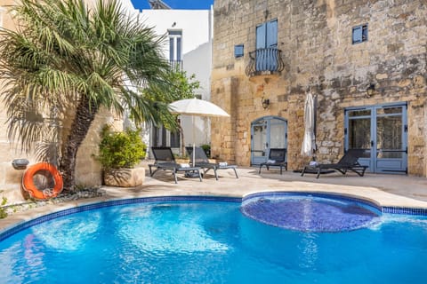 Seasonal outdoor pool, pool umbrellas, sun loungers