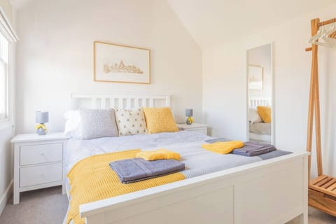 Rear double bedroom