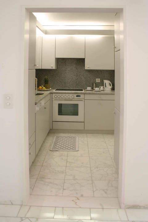 Electric kettle, highchair