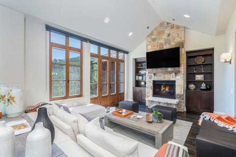 Condo, 4 Bedrooms | Living area