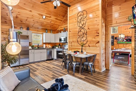 Relax in the fully equipped living room, designed for comfort and equipped with everything you need for a perfect stay.