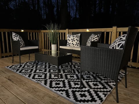 Upstairs patio deck with seating for 4. 2 of 3 decks!