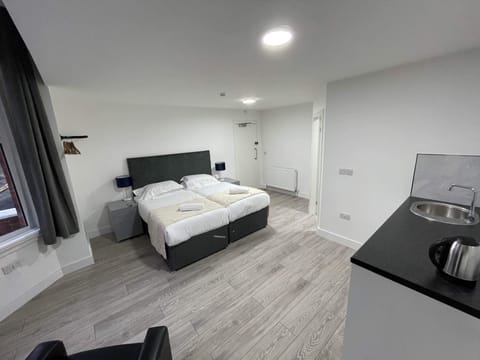 Twin Ensuite Room | Free WiFi, bed sheets