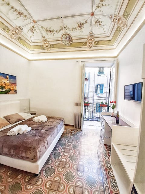 Deluxe Room, 1 King Bed, Balcony, City View | 1 bedroom, Egyptian cotton sheets, premium bedding, down comforters