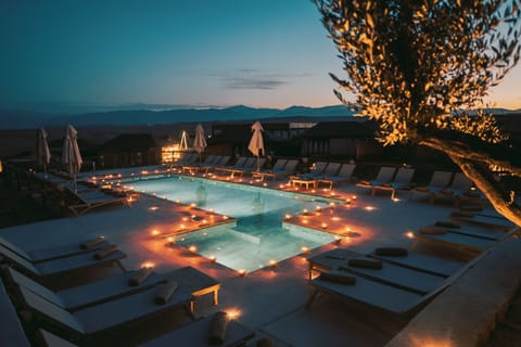 2 outdoor pools