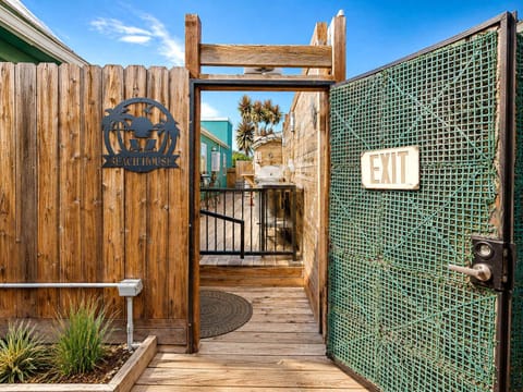 Welcome to Beach House, a Spacious San Diego Vacation Rental with Private Gated Entry, Coastal Charm & Outdoor Entertainment Spaces – Perfect for Family Reunions, Wedding Weekends, Baby Showers, Birthday Celebrations, Corporate Retreats