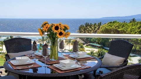 Our 6th floor 'Oceanfront" 3 Bed-condo @ Villa Magna - has a STUNNING view!