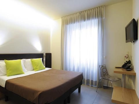 Double or Twin Room | Desk, free WiFi, bed sheets