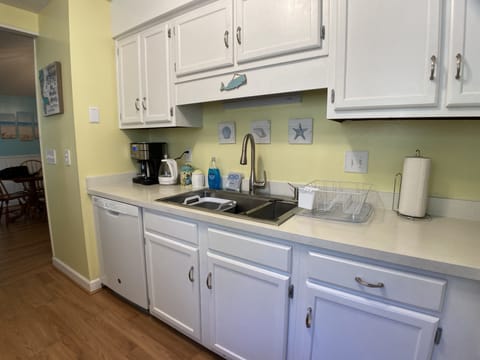 Galley kitchen with plenty of space Galley kitchen with plenty of space 