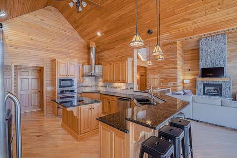 Great kitchen for all the cooks