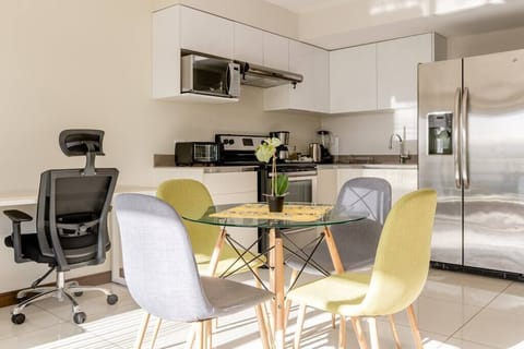 Dining room and fully equipped kitchen