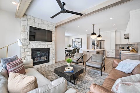 Huntsville Vacation Rental | 4BR | 4.5BA | 2,700 Sq Ft | Stairs Required